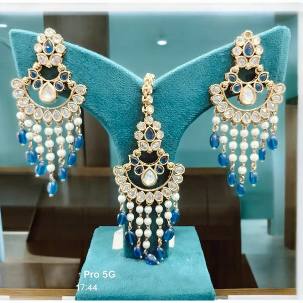 MAANG TIKA WITH EARRINGS (52)