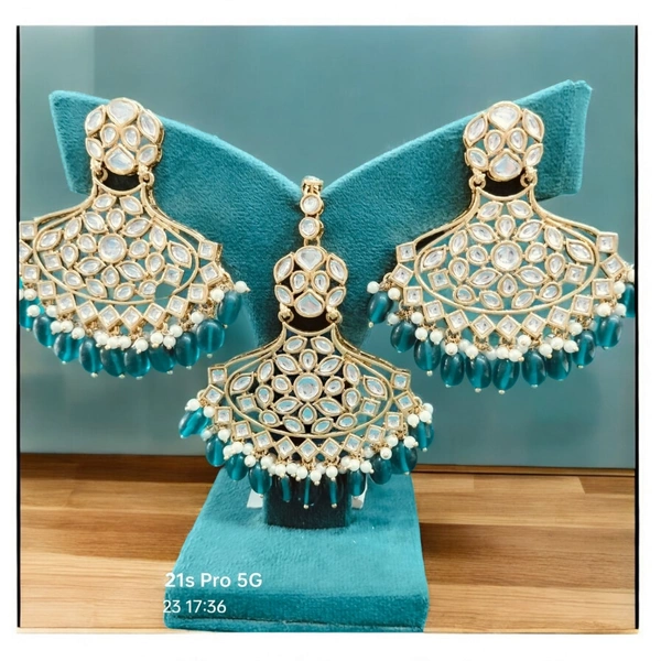 MAANG TIKA WITH EARRINGS (55)