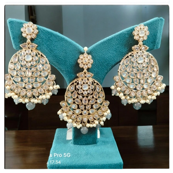 MAANG TIKA WITH EARRINGS (56)