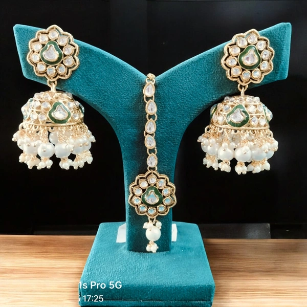 MAANG TIKA WITH EARRINGS (59)