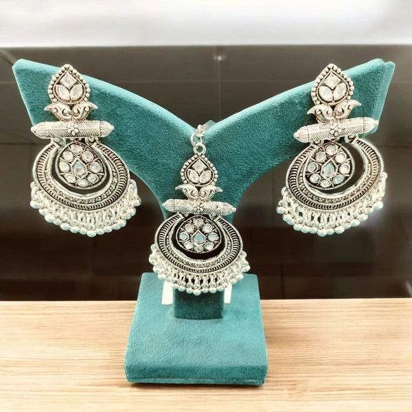 MAANG TIKA WITH EARRINGS (63)