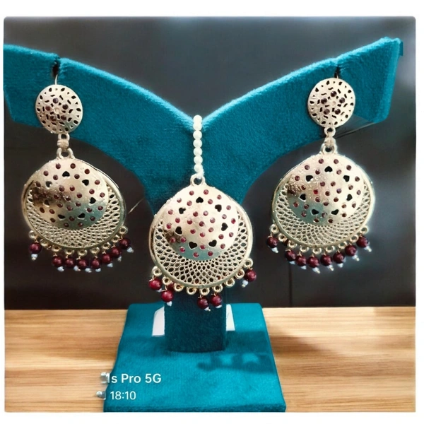MAANG TIKA WITH EARRINGS (66)