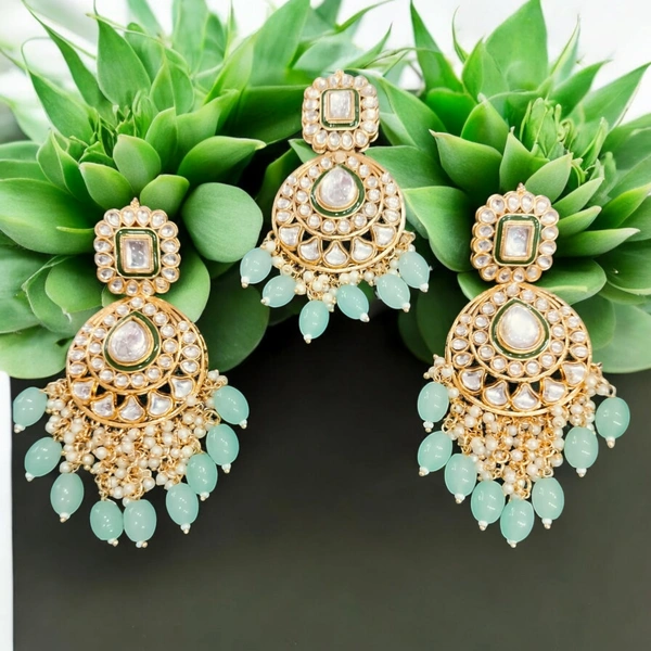 MAANG TIKA WITH EARRINGS (73)