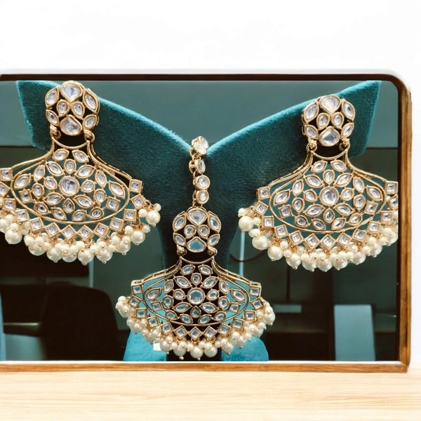 MAANG TIKA WITH EARRINGS (8)