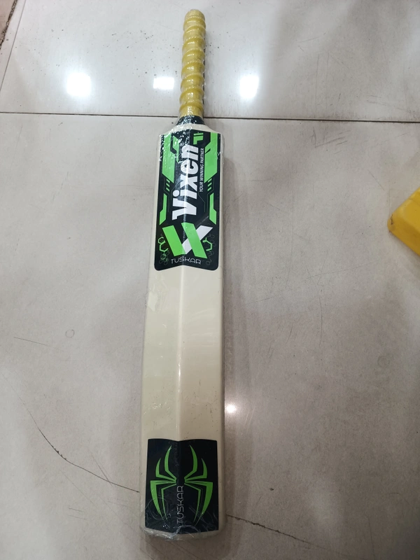 VIXEN CRICKET BAT 1075