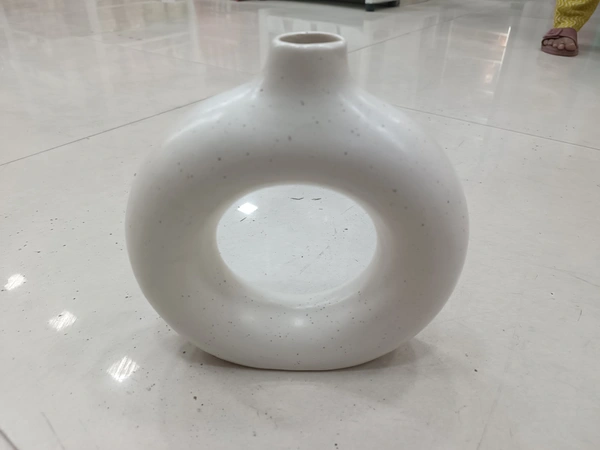 WHITE VASE FLOWER POT 1