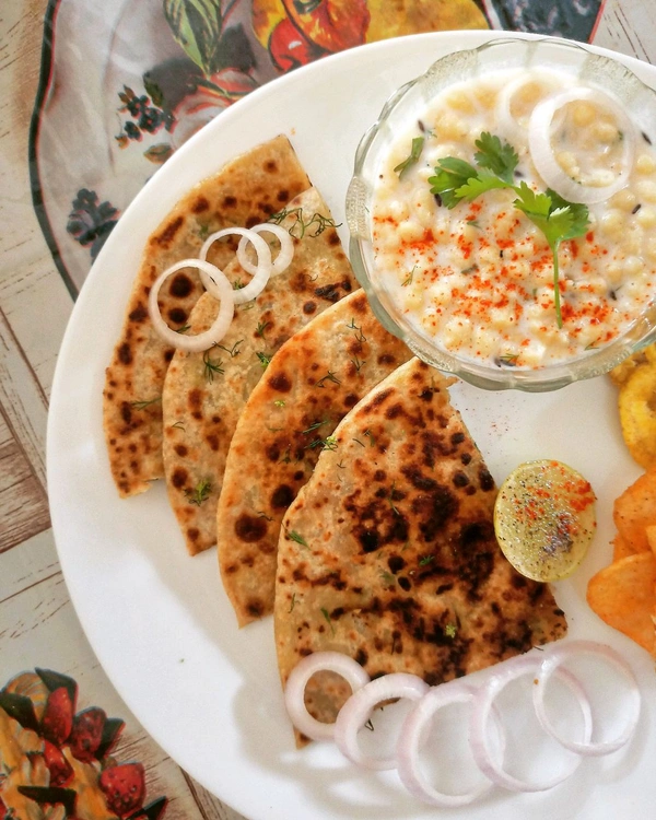Alu Ka Paratha With Salad - 2pieces