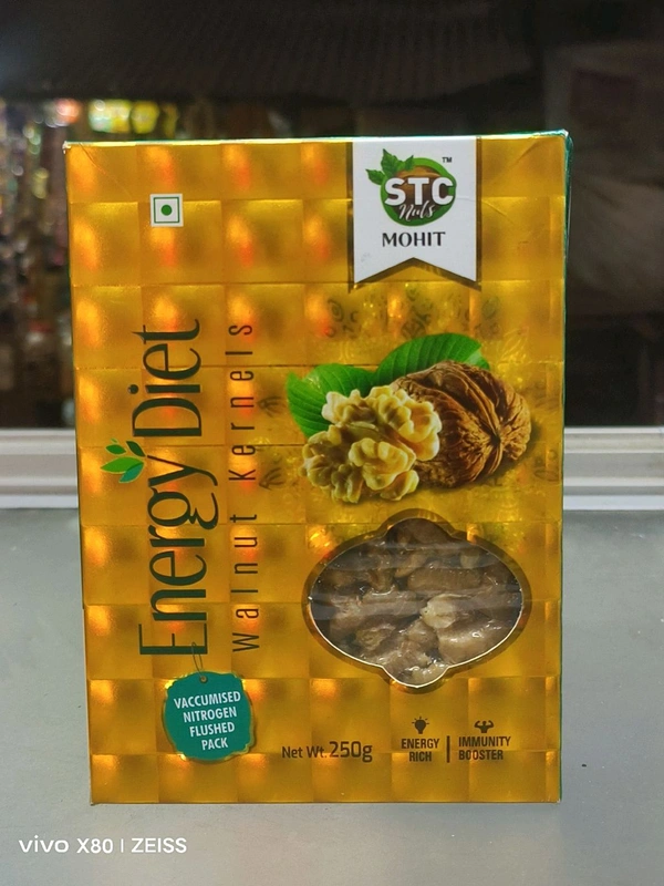 California Walnut Kernels (Akhrot Giri) Walnuts 250gms With Air Tight Packing 