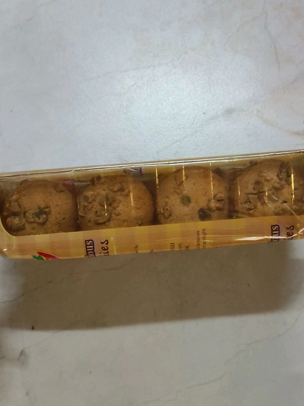 Avon Pista Kaju Cookies – light, crispy treat with a delicious homemade touch 400gms