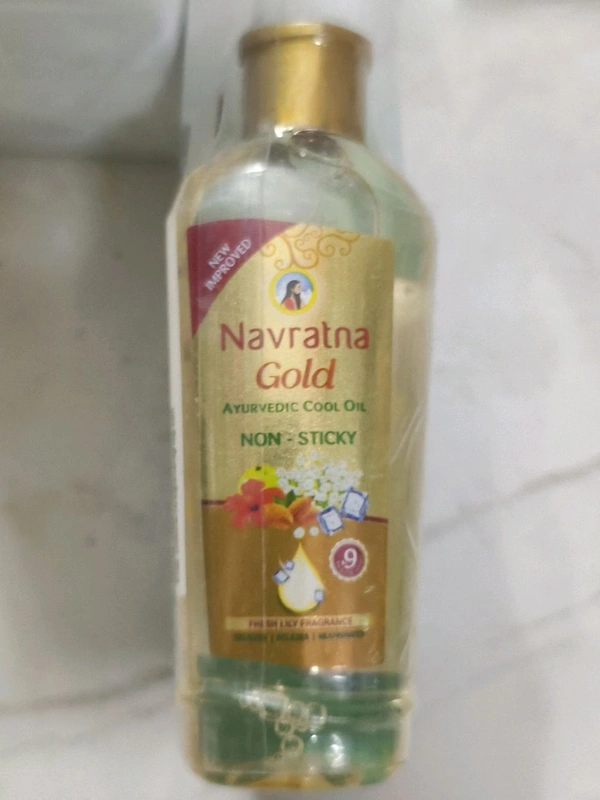 Navratna Cool Active Deo Powder 100gms+ Navratna Gold Ayurvedic Oil 35ml FREE