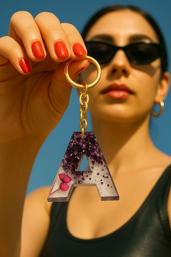 🎁 Custom Letter Keychain – A to Z (Handmade Resin with Glitter Flower)