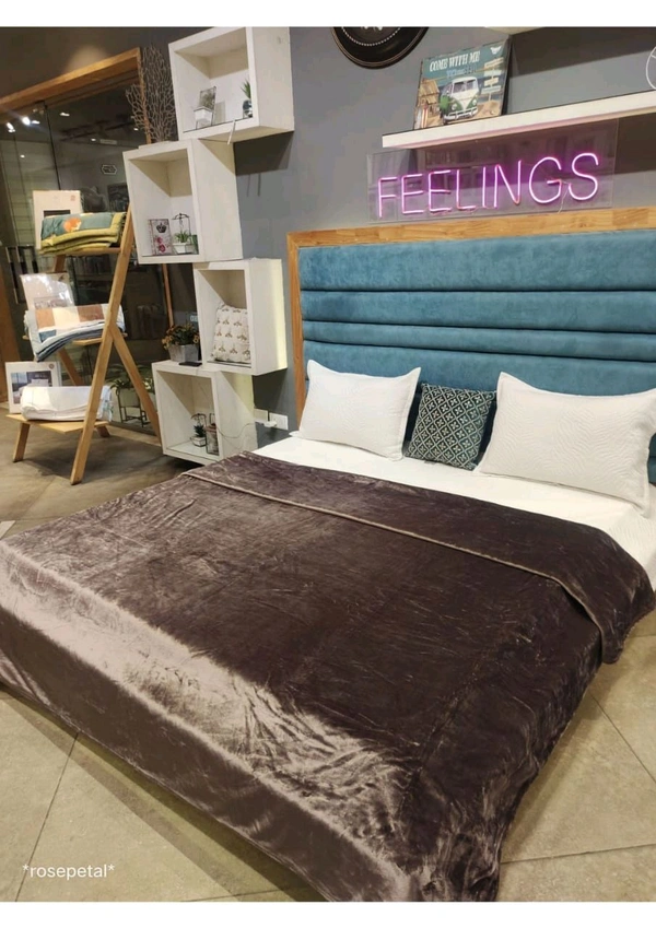 Double Bed Solid Mink Blanket Soft comfortable All Seasons Blanket Coffee Plain