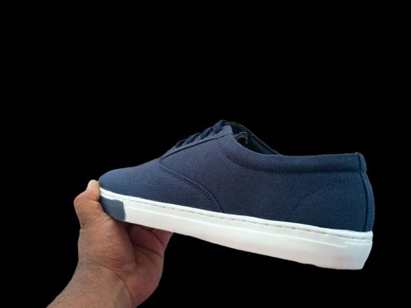 Nayara CA Shoes - Size 8