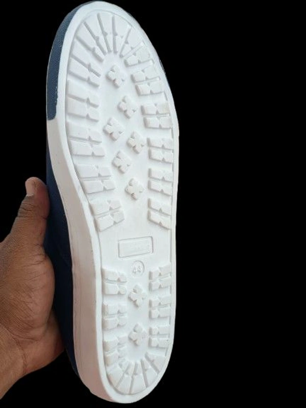 Nayara CA Shoes - Size 9