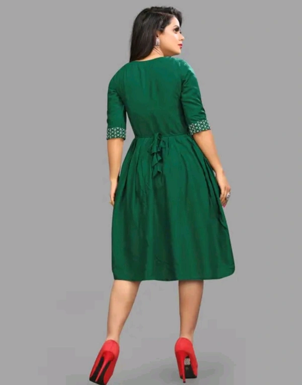 Womsn Frock Girl Cloth Cotton Froq western dress for women
Name: western dress for women
Fabric: Viscose Rayon
Sleeve Length: Three-Quarter Sleeves
Pattern: Embroidered
Net Quantity (N): 1
Sizes:
S, M, L, XL, XXL
A good quality dress for women. It will give them a classy and comfort look.This is designed as per the latest trends to keep you in sync with high fashion    - Xl