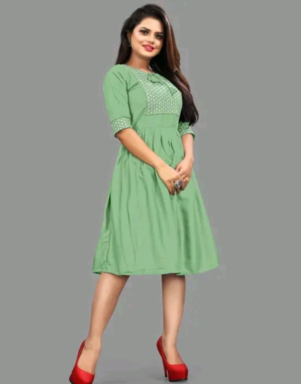 Womsn Frock Girl Cloth Cotton Froq western dress for women
Name: western dress for women
Fabric: Viscose Rayon
Sleeve Length: Three-Quarter Sleeves
Pattern: Embroidered
Net Quantity (N): 1
Sizes:
S, M, L, XL, XXL
A good quality dress for women. It will give them a classy and comfort look.This is designed as per the latest trends to keep you in sync with high fashion    - Xl