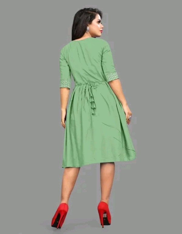 Womsn Frock Girl Cloth Cotton Froq western dress for women
Name: western dress for women
Fabric: Viscose Rayon
Sleeve Length: Three-Quarter Sleeves
Pattern: Embroidered
Net Quantity (N): 1
Sizes:
S, M, L, XL, XXL
A good quality dress for women. It will give them a classy and comfort look.This is designed as per the latest trends to keep you in sync with high fashion    - Xl