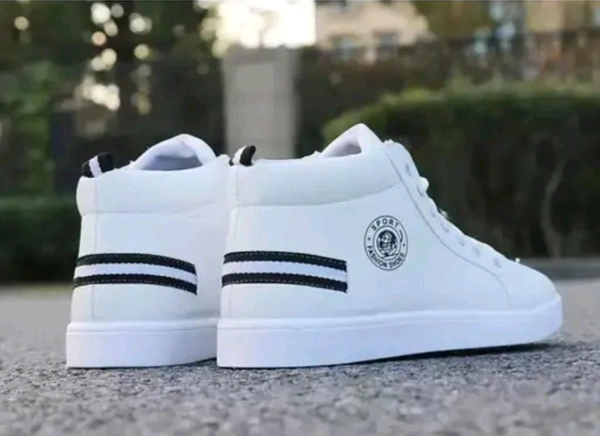 PREMIUM TRENDING HIGH ANKLE HEIGHT SHOES FOR MEN
Name: PREMIUM TRENDING HIGH ANKLE HEIGHT SHOES FOR MEN
Material: Synthetic
Sole Material: Pvc
Fastening & Back Detail: Lace-Up
Sizes:
IND-6, IND-7, IND-8, IND-9, IND-10
Country of Origin: India - 6