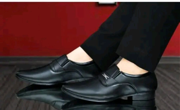 003-BLACK FORMAL SHOES
Name: 003-BLACK FORMAL SHOES
Material: Syntethic Leather
Sole Material: PVC
Fastening & Back Detail: Slip-On
Pattern: Solid
Net Quantity (N): 1
Comfert formal shoes
Sizes: 
IND-6 (Foot Length Size: 25 cm) 
IND-7 (Foot Length Size: 26 cm) 
IND-8 (Foot Length Size: 27 cm) 
IND-9 (Foot Length Size: 28 cm) 
IND-10 (Foot Length Size: 29 cm) 
 - 8