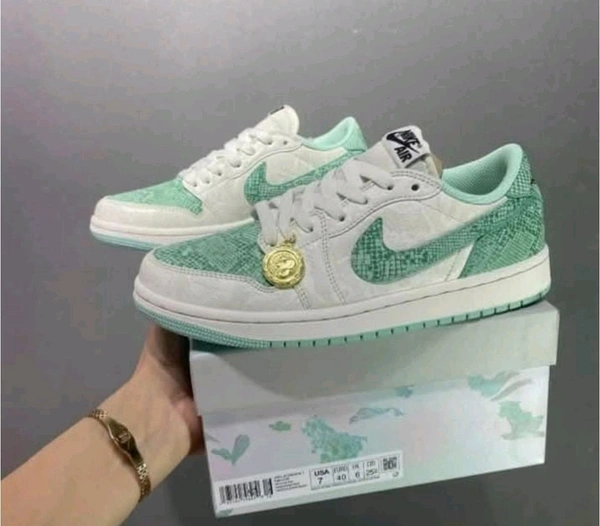 AIR JORDAN RETRO 1 SNAKE  - 42