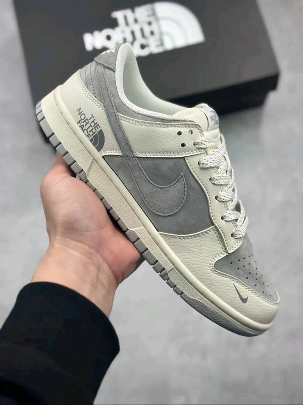 Nike SB Dunk Low North Face  - 42