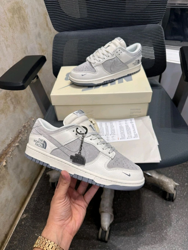 Nike SB Dunk Low North Face  - 42