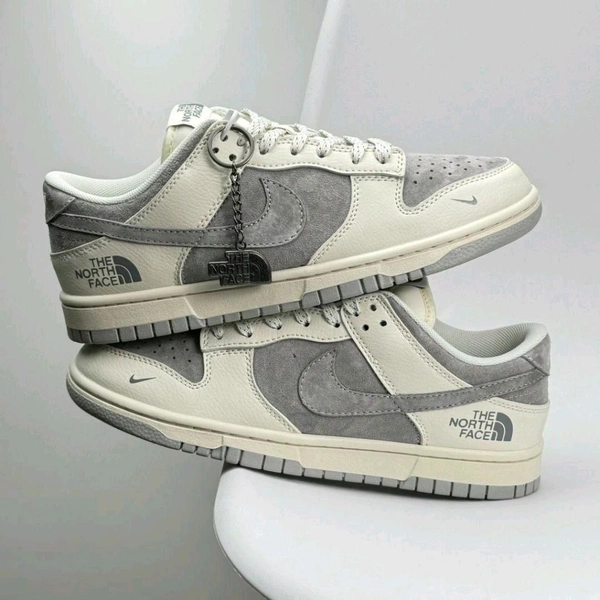 Nike SB Dunk Low North Face  - 42