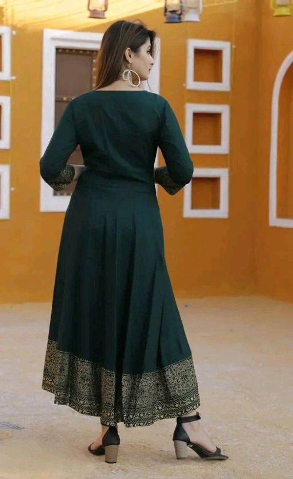 Kashvi Petite Women Kurta Sets - S