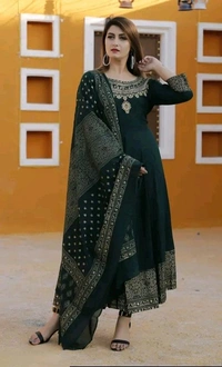 Kashvi Petite Women Kurta Sets - M