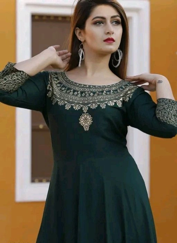 Kashvi Petite Women Kurta Sets - L