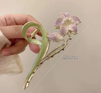 🌸 Elegant Lily Bloom Hair Claw Clip – Floral Green & Purple Metal Clutcher 🌿
