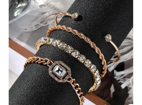 Shine in Style – Elegant Gold Charm Bracelets for the Queen in You 👑✨ Trendy 4-Piece Gold Bracelet Set! - free size