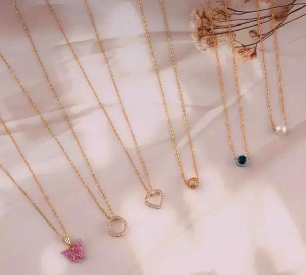 6 Styles, 1 Set – Elevate Your Everyday Glam with This Stunning Necklace Combo! ✨👑"
