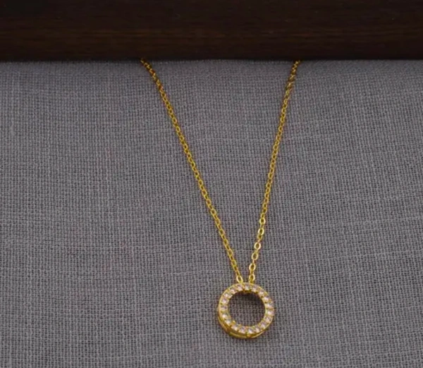 6 Styles, 1 Set – Elevate Your Everyday Glam with This Stunning Necklace Combo! ✨👑"