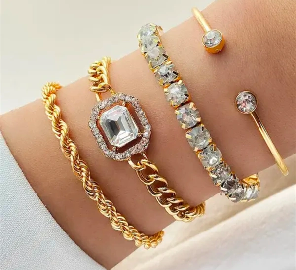 Shine in Style – Elegant Gold Charm Bracelets for the Queen in You 👑✨ Trendy 4-Piece Gold Bracelet Set! - free size
