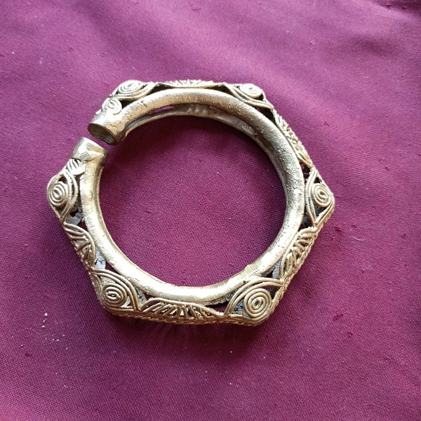DHOKALA BANGLE - Gold