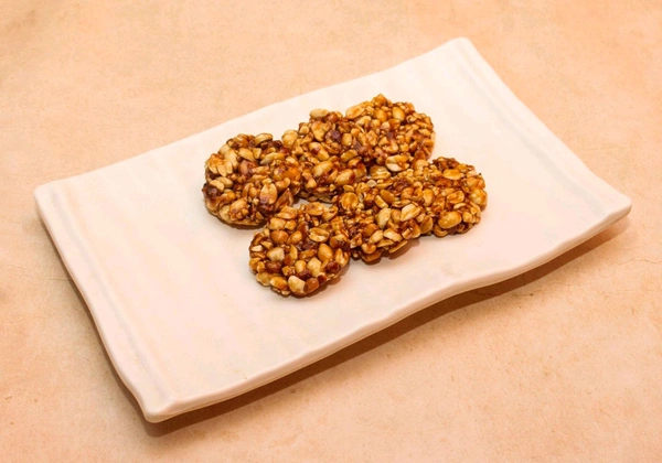 Generic Odisha Special Jaggery Badam Chikki [6 Pieces, 1 Packet]