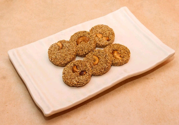 Generic Odisha Special Jaggery Rasi /Til  Chikki [6 Pieces, 1 Packet] 