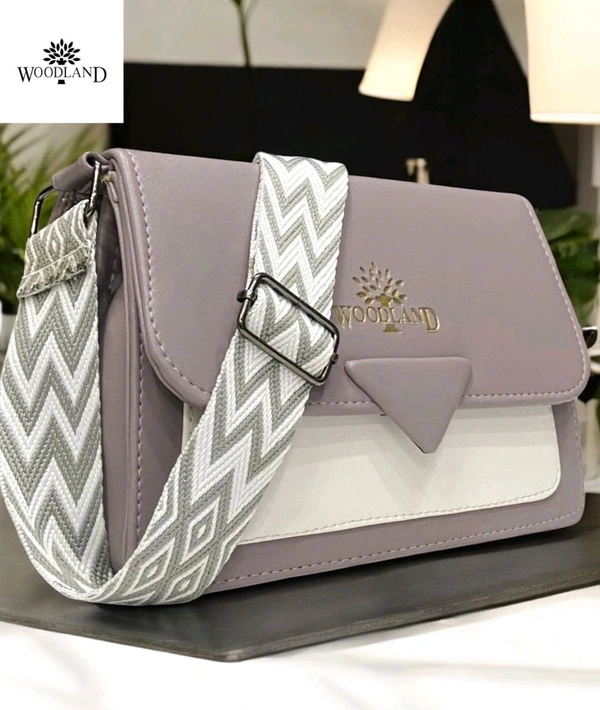 
WOODLAND
2 partition with pocket inside
Medium Quality 
Please note - Broad Belt Will Come Of Random Colour Not Same*
6 attractive colours
Size - 6 by 8 inches 
