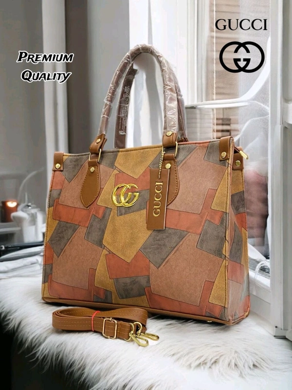 GUCCI
MATERIAL
Pu vegan leather material 
One compartment 
Long adjustable belt.