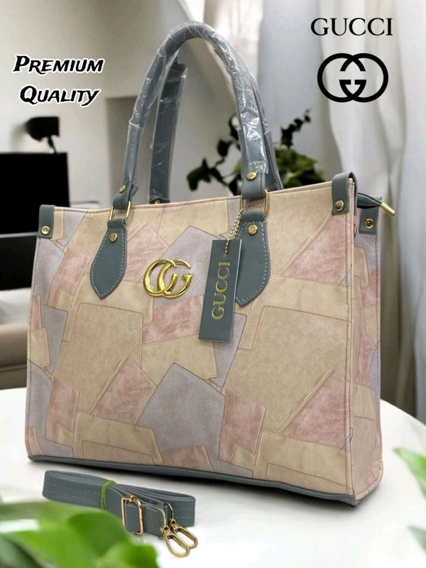 GUCCI
MATERIAL
Pu vegan leather material 
One compartment 
Long adjustable belt.