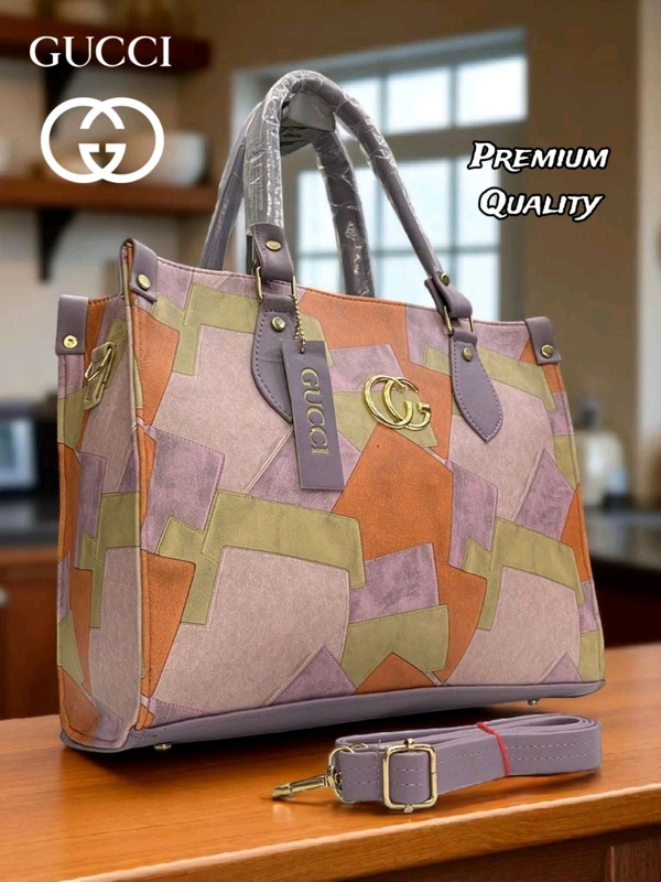 GUCCI
MATERIAL
Pu vegan leather material 
One compartment 
Long adjustable belt.