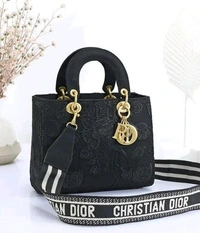 (CHRISTIAN DIOR). Lady Dior Embroidered*
High Quality Bag*
Comes with
Dior Dust Bag*
Dior Broad Canvas Belt*

