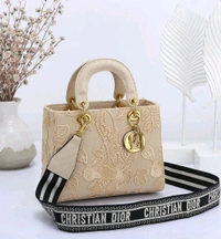 (CHRISTIAN DIOR). Lady Dior Embroidered*
High Quality Bag*
Comes with
Dior Dust Bag*
Dior Broad Canvas Belt*

