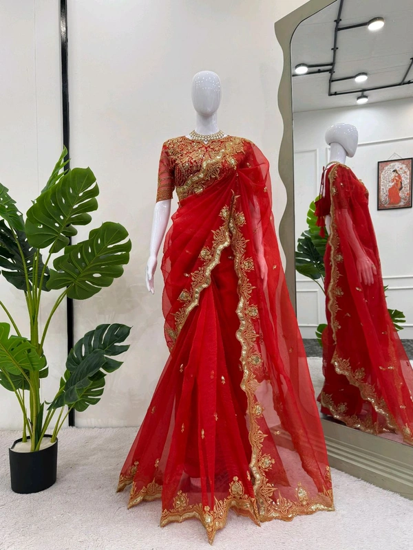 Looking some one for this same colour beautiful Designer Saree on Havy Organza Silk Febric with Thred & Sequnce and Blouse on also Havy Organza Silk Febric with Thred & Sequnce work.
Saree*
Fabric:-Havy Organza Silk 
Work :-Thred with Sequnce work
Blouse👚
Fabric :-Havy Organza Silk 
Work  :-Thred with Sequnce work
Cut :-0.80 CM (Un-Stitched)
