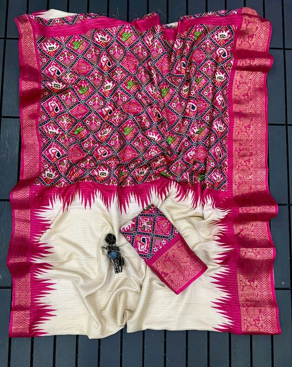 


Beautiful rekko silk sarees with all over floral design along with contrast weaving border
BEUTIFUL pallu 
running blouse with border color as in picture 

