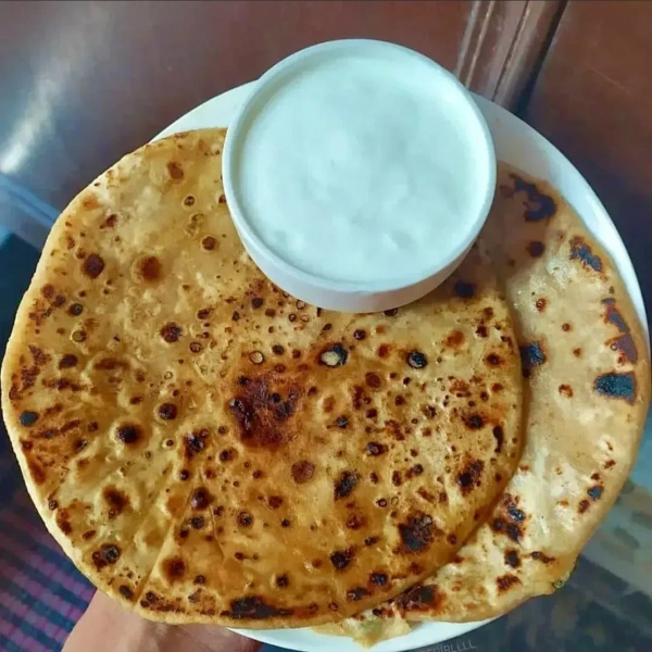 Aloo Paratha with Curd (2 Paratha with Dahi)