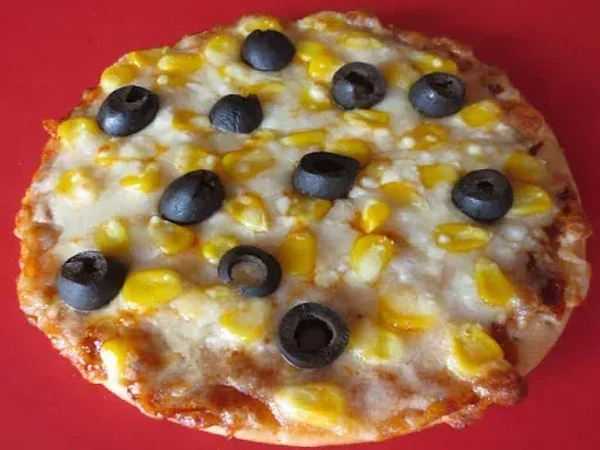 Twist Pizza (Black Olives, Sweet Corn, Tomato) - Large