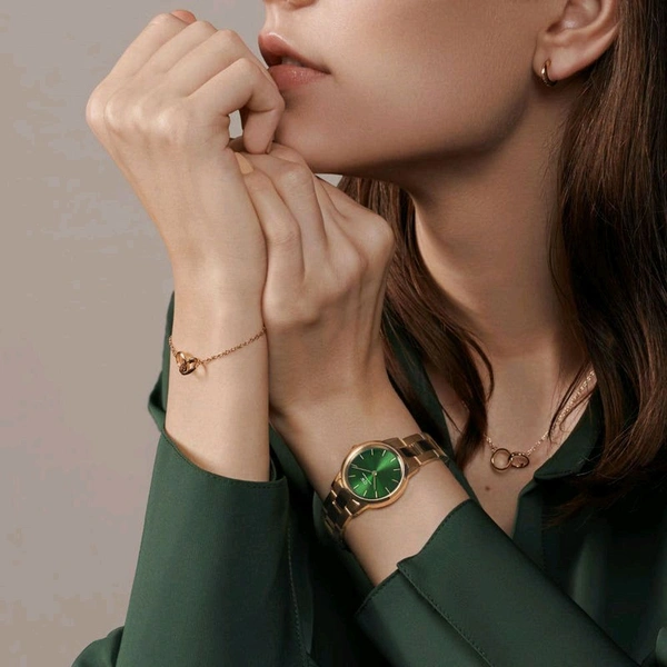 Daniel Wellington’s Iconic Link Emerald – A Luxury Timepiece With A Bold Emerald Dial And Rich Rose Gold Finish