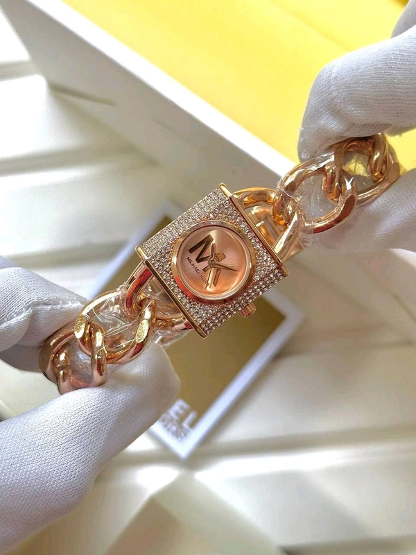 Michael Kors Luxury Rose Gold Stylish Girls Watch 